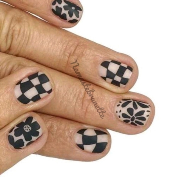 2/$16 Black Matte Floral Checkerboard Press On Nails - Picture 3 of 16